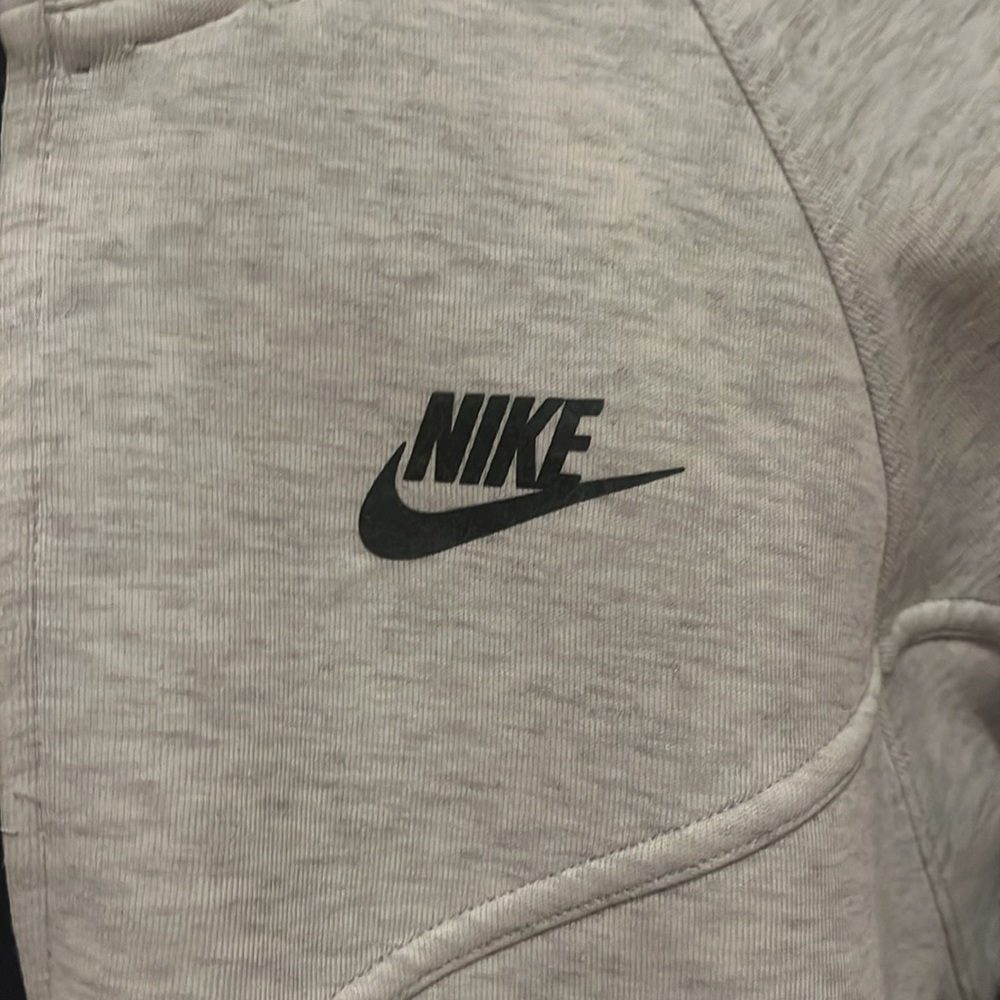 Nike tech - Picture 3 of 3